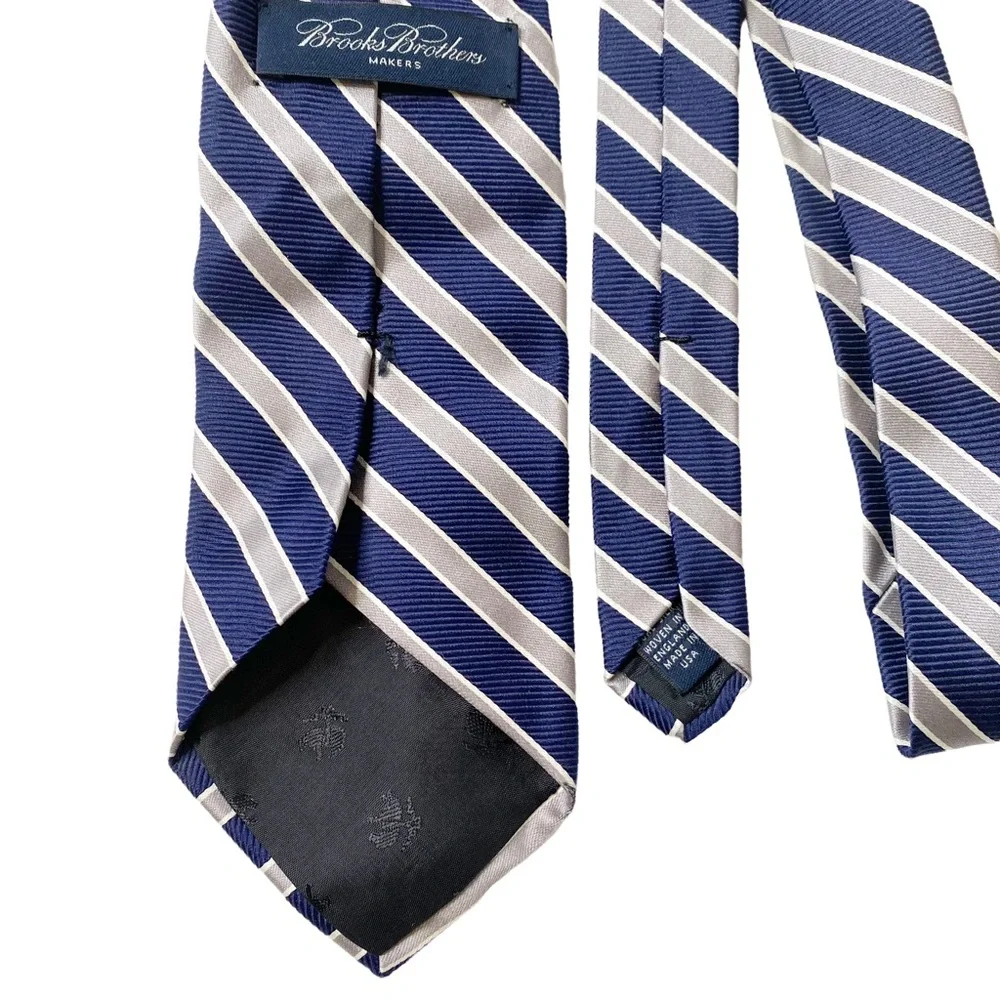 Brooks Brothers Navy Blue Silver Striped Silk Tie - Picture 3 of 4